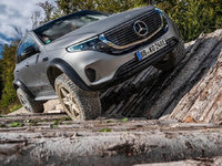 奔驰EQC 4x4原型车曝光 越野能力更出众