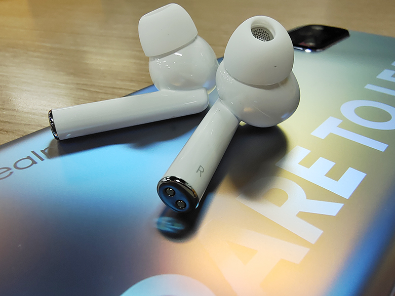 潮玩设计25小时超长续航 realme 真我 Buds Air Pro图赏