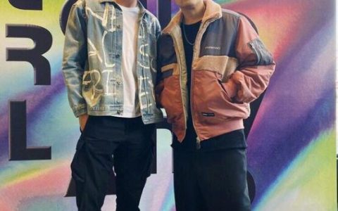 林更新偷瞄周杰伦 明星也追星