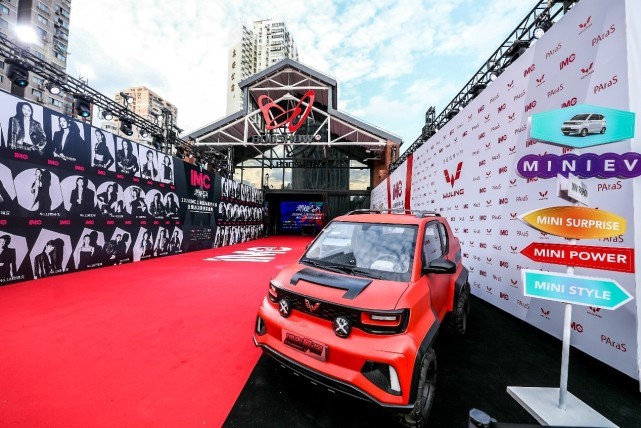 宏光MINIEV燃爆2020IMC上海国际模特大赛T台