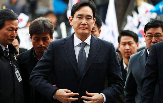 外媒：李在镕涉嫌欺诈和操纵股价案开审 本人未出庭