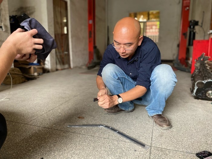 蔚来更换雨刮胶条作业