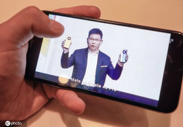 华为Mate40来了，它的对手还是IPhone12吗？