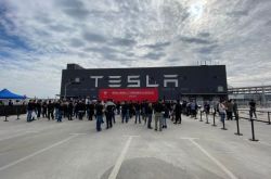 约7000辆中国造Model 3临港启程，销往欧洲