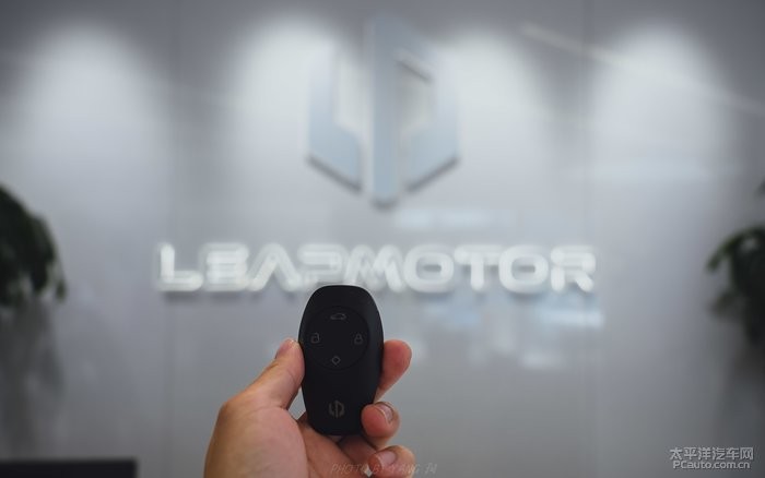 【2020新车总动员】5.98万元的电动小车了解一下？到店拍零跑T03