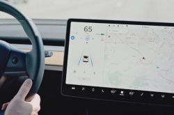 特斯拉：三季度Autopilot安全行驶里程延长了
