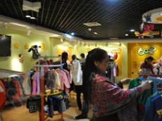 QQ星童装 用一流的品牌理念征服民众 征服投资者