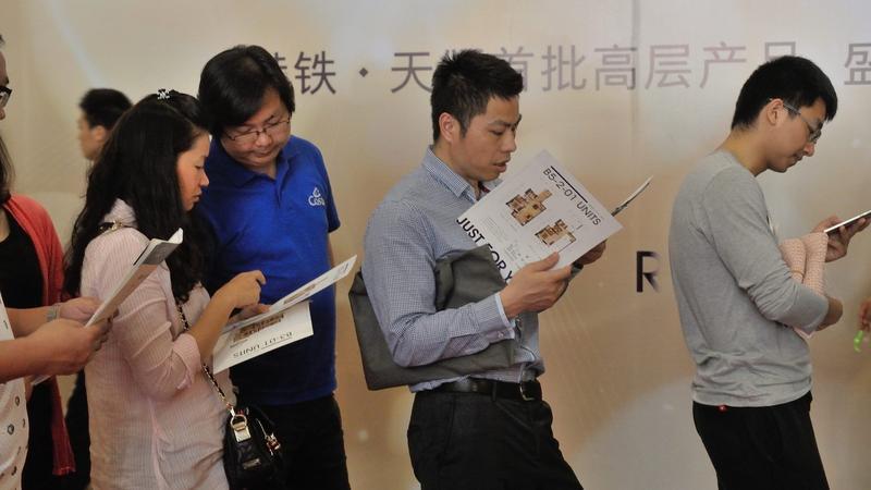 深圳楼市“狂欢”：有购房者称被收65万“喝茶费”