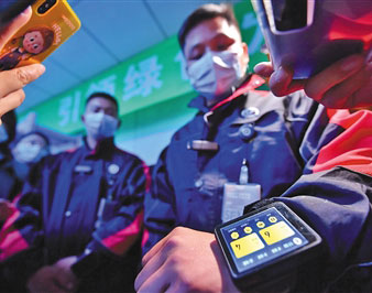 高科技设备助双11快件“跑”起来