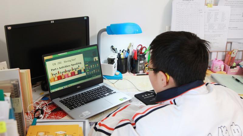 用“狗屁不通文章生成器”写作文，竟打败73.5%的学生？