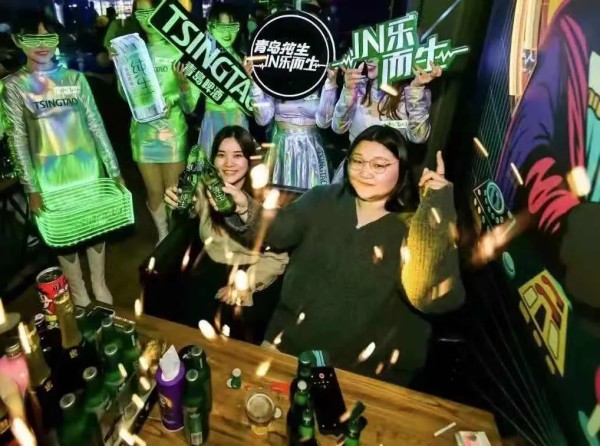 青岛啤酒“战疫”力压百威，财报创新高，全员卖酒不打价格战