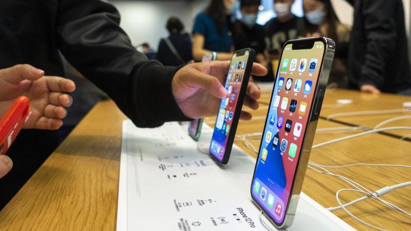 十几年前就提出“无孔iPhone”，怎么现在还没实现？