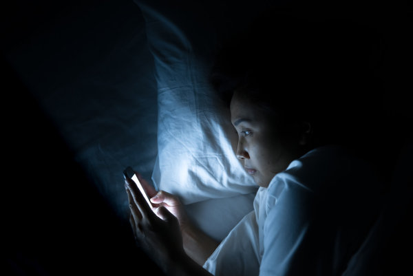 数据告诉你，凌晨三点不睡的年轻人都在搜什么大半夜学养生是现代人向朋克精神的致敬02 职场受挫的85后