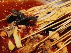 沈中阳街现手把串已遍布大街小巷 街头巷尾