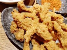 咏巷炸鸡美食从未间断 发展空间大前景更广阔的