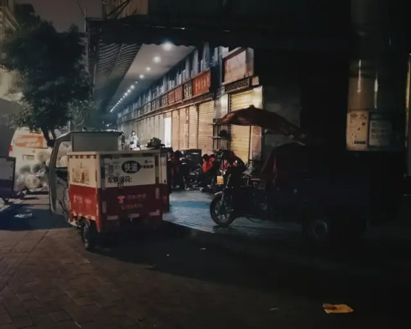 价格屠杀战，被牺牲的快递员与网点