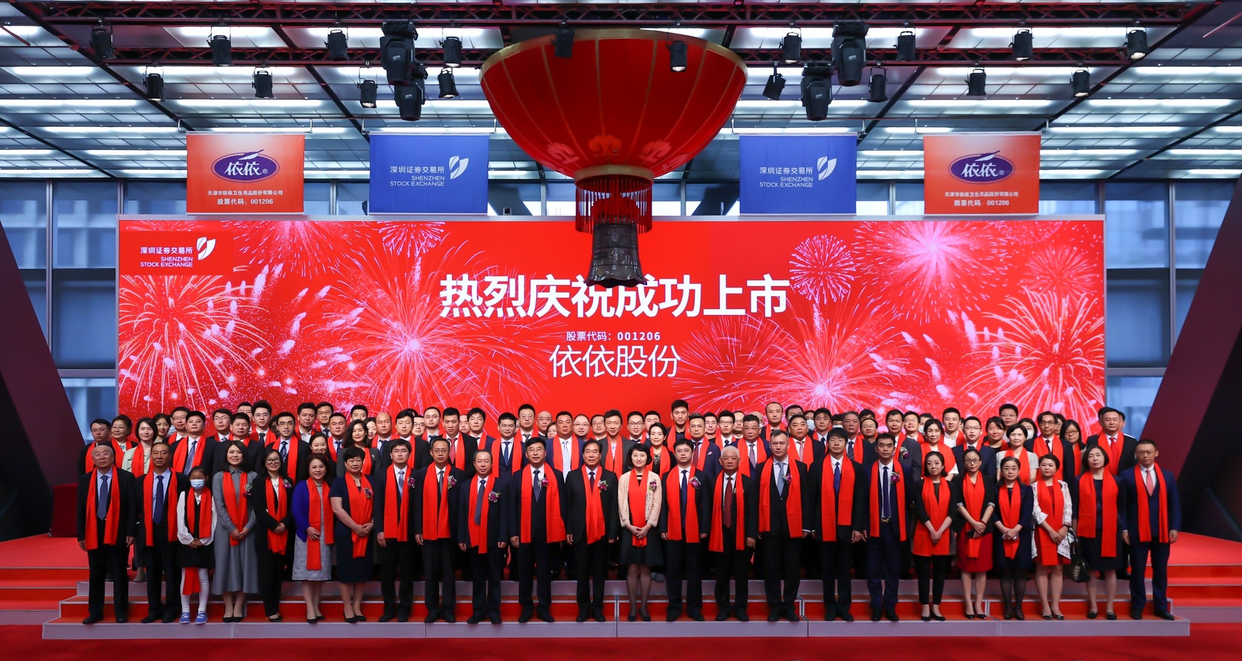 宠物用品赛道第一股来了，市值超60亿