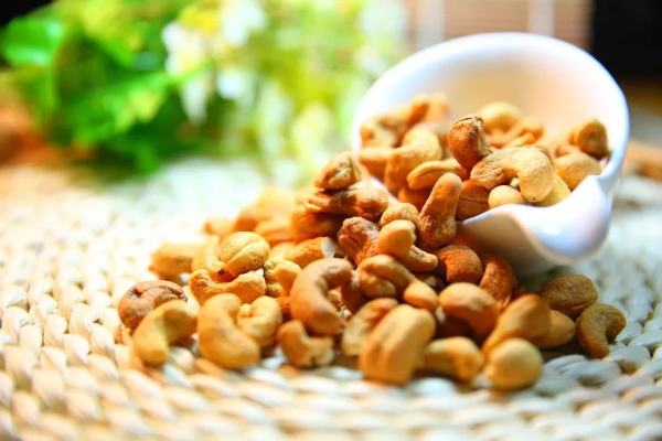 三只松鼠如何守住“网红零食第一股”光环？