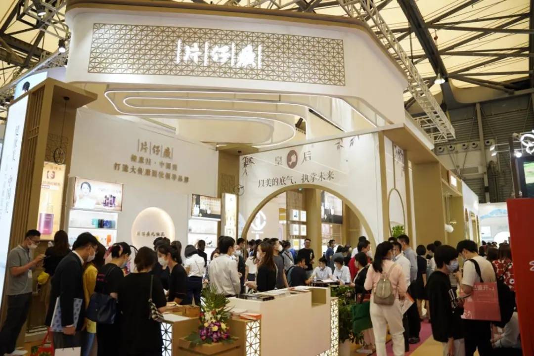 为什么韩妆退潮后，我们爱上了这样的国风门店？