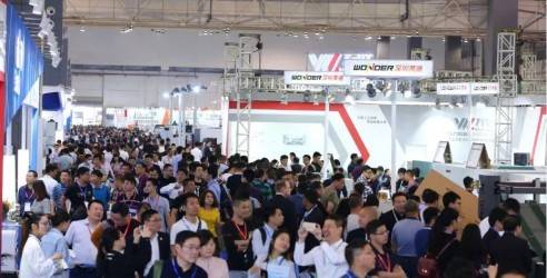 今年一季度全球智能手机面板出货量同比增长24.4%