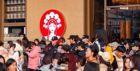 17岁入行，融资超3亿，霸王茶姬疯狂开店超4500家，传赴美上市